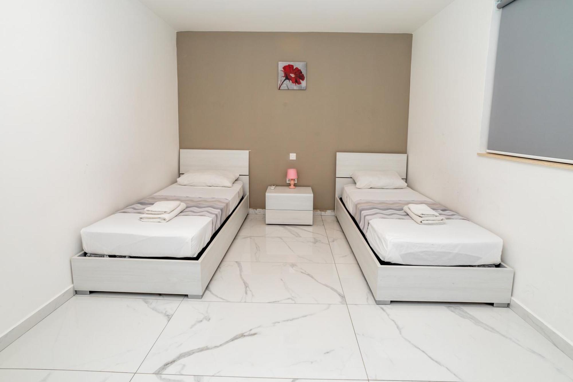 New 3 Bedroom Apartment A1 セント・ポールズ・ベイ エクステリア 写真